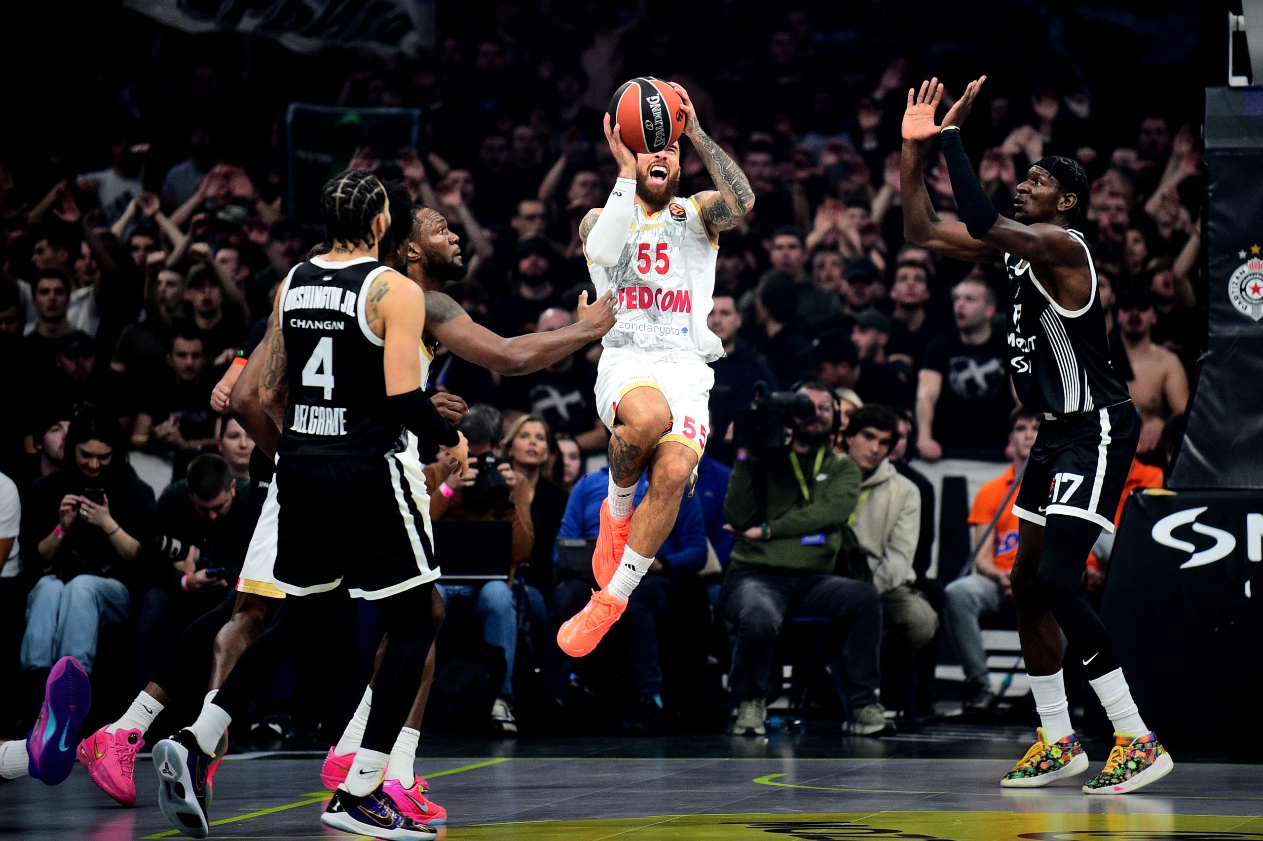 Isak Bonga Majk Džejms